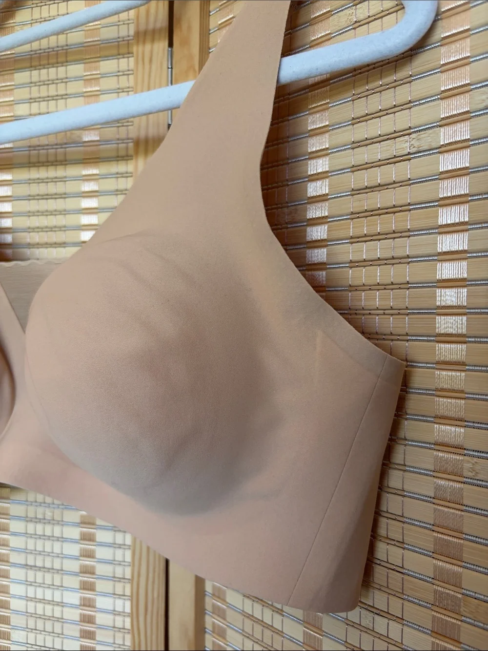 knix shadow mesh tshirt bra in beige, seamless wireless bra - Picture 9 of 17